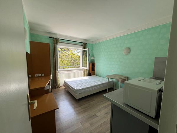 Immeuble Nevers 18 studios + un T3, rentabilité excellente, meublé, airbnb, 2h30 PARIS, ancien Hôtel
