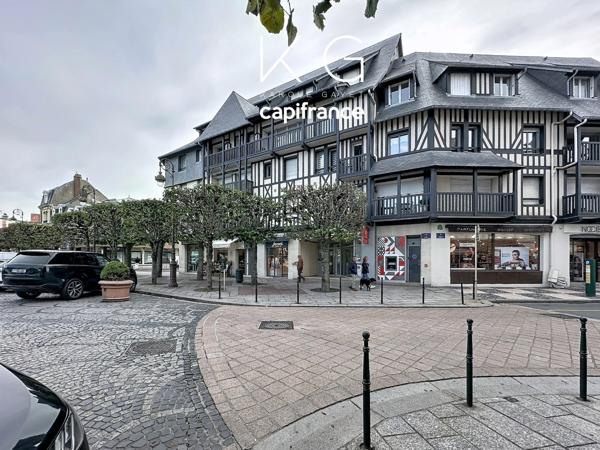 Deauville, place Morny, bel appartement T2 à vendre 33m2 au 2e étage, balcon sur jardins, cave