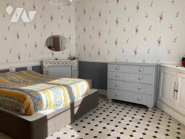 GRAND COURONNE Centre - Maison de caractère 105 m² (2 chbres - possibilité 3) avec jardin