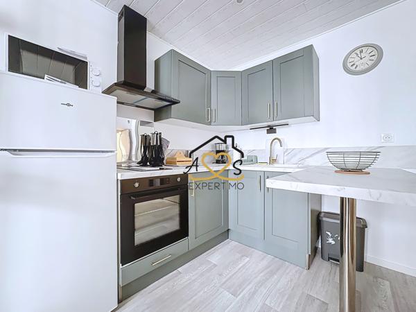 Billom (63160) STUDIO MEUBLÉ ENTIÈREMENT RÉNOVÉ À BILLOM