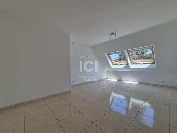 Appartement duplex Murs Erigne 2 pièce(s) 32.93 m2