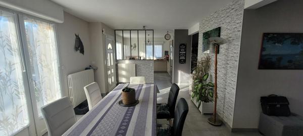 Centre Ville, 4 chambres, Fraîchement rénovée,