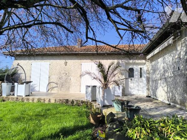 BELLE VILLA QUATRE CHAMBRES HANGAR JARDIN 1900 m²