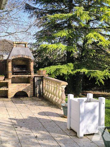 BELLE VILLA QUATRE CHAMBRES HANGAR JARDIN 1900 m²