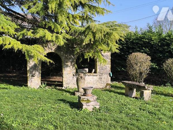 BELLE VILLA QUATRE CHAMBRES HANGAR JARDIN 1900 m²