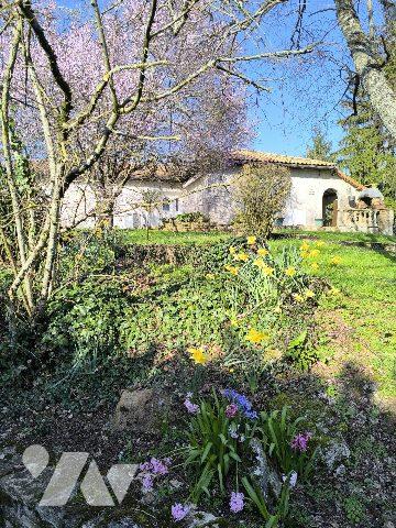 BELLE VILLA QUATRE CHAMBRES HANGAR JARDIN 1900 m²