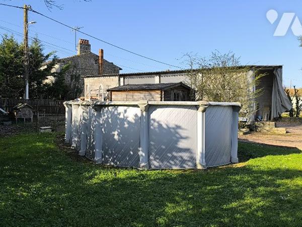 BELLE VILLA QUATRE CHAMBRES HANGAR JARDIN 1900 m²