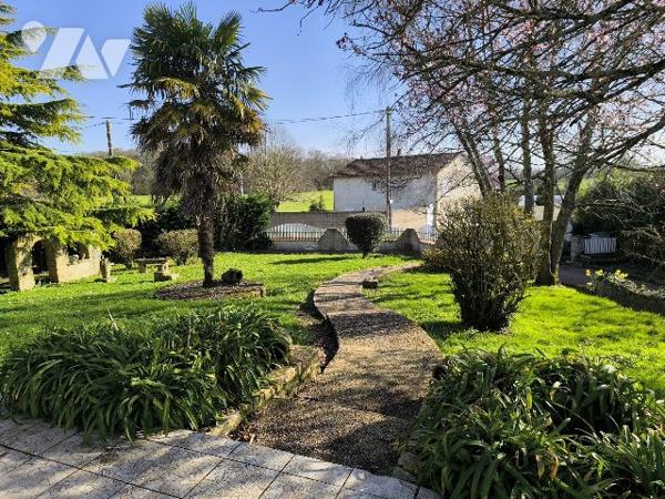 BELLE VILLA QUATRE CHAMBRES HANGAR JARDIN 1900 m²