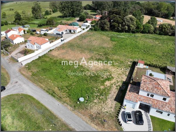 Terrain à SAINT-HILAIRE-DE-RIEZ, 85270 - 1616m²