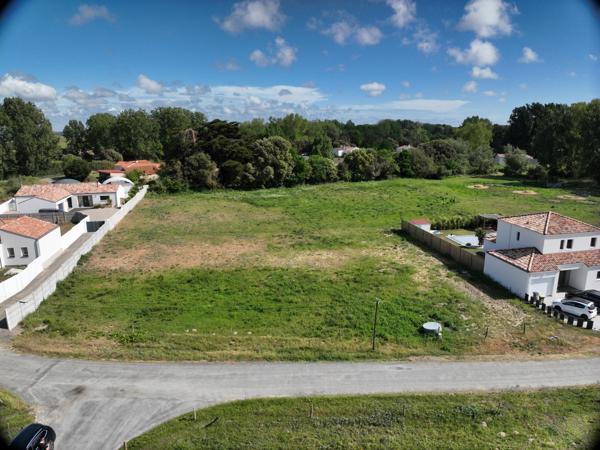 Terrain à SAINT-HILAIRE-DE-RIEZ, 85270 - 1616m²