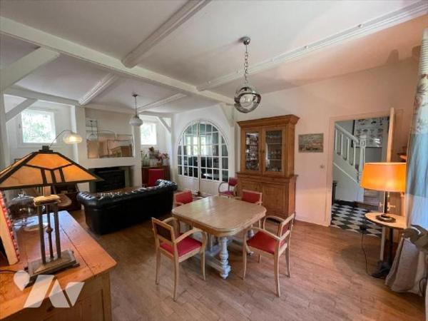 NOUVEAU "Chez des Notaires à Mes Côtés", très rare à la vente, niché dans le centre-ville de FA...