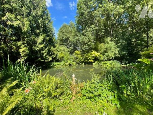 NOUVEAU "Chez des Notaires à Mes Côtés", très rare à la vente, niché dans le centre-ville de FA...