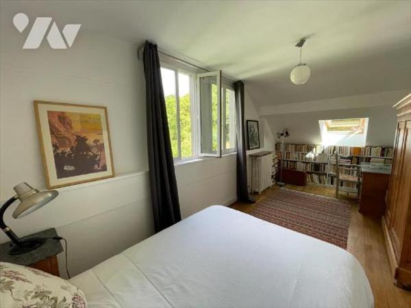 NOUVEAU "Chez des Notaires à Mes Côtés", très rare à la vente, niché dans le centre-ville de FA...