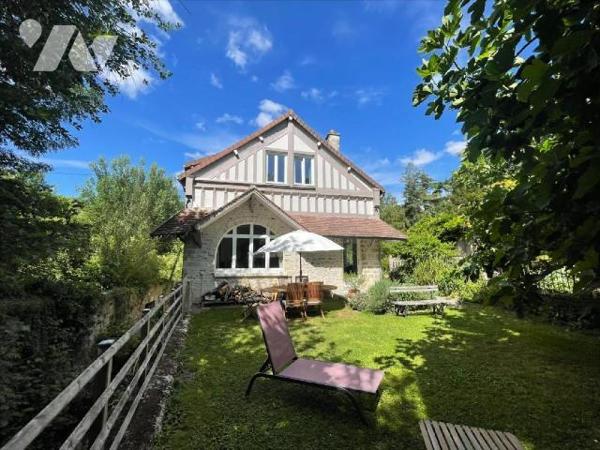 NOUVEAU "Chez des Notaires à Mes Côtés", très rare à la vente, niché dans le centre-ville de FA...