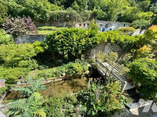 NOUVEAU "Chez des Notaires à Mes Côtés", très rare à la vente, niché dans le centre-ville de FA...