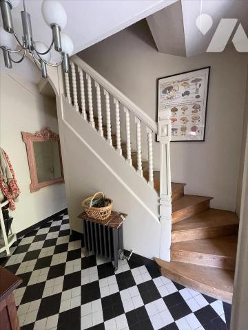 NOUVEAU "Chez des Notaires à Mes Côtés", très rare à la vente, niché dans le centre-ville de FA...