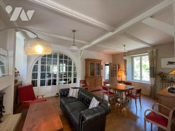 NOUVEAU "Chez des Notaires à Mes Côtés", très rare à la vente, niché dans le centre-ville de FA...