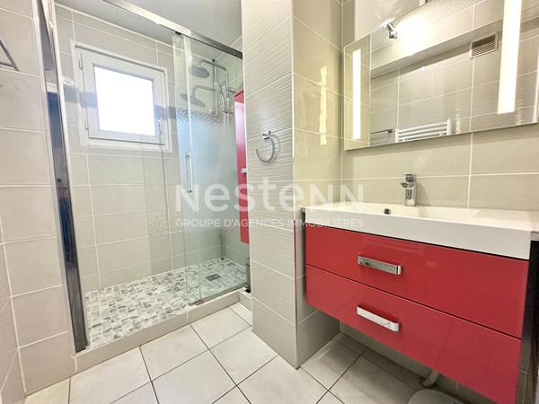 À vendre : Appartement spacieux de 4 pièces en centre ville à Saint-Raphaël à 500 mètres de la mer!