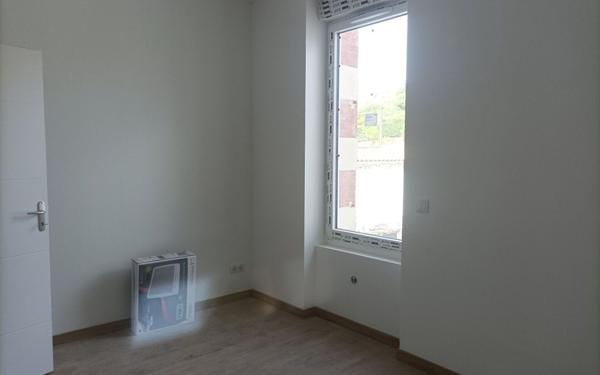 Appartement à louer    1 pièce •  Les Vans