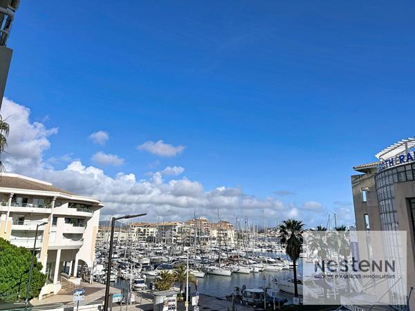PORT FREJUS, T2, TERRASE, ASCENSEUR, GARAGE ET CAVE PROCHE PLAGE
