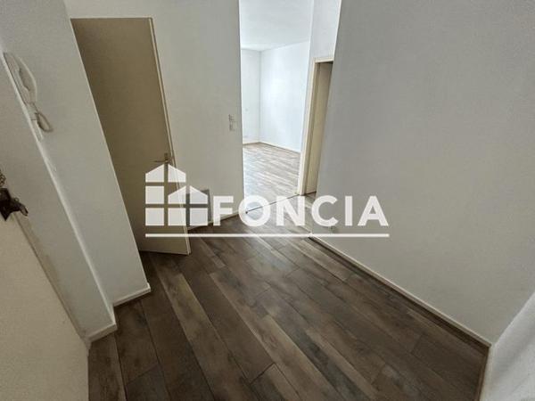 Location Studio 35.3 m² - 45 RUE PUJOS Rochefort 17300