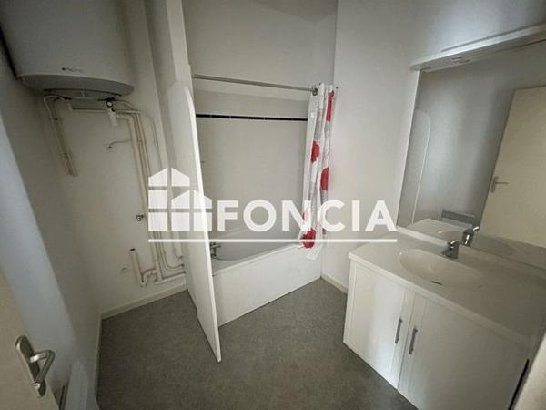 Location Studio 35.3 m² - 45 RUE PUJOS Rochefort 17300