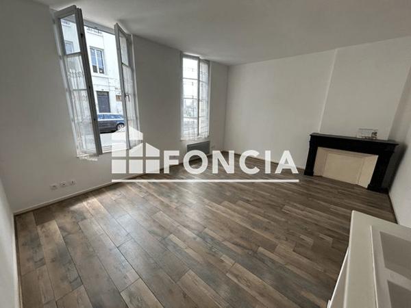 Location Studio 35.3 m² - 45 RUE PUJOS Rochefort 17300
