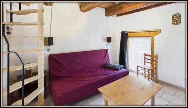 VAL-DES-PRÉS – MAISONNETTE ENTIÈREMENT RÉNOVÉE AVEC GARAGE ET EXTÉRIEUR