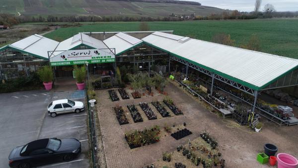Château-Thierry à louer un ensemble de serres commerciales de 1022 m2 sur un terrain de 4158 m2