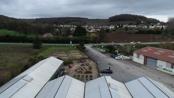 Château-Thierry à louer un ensemble de serres commerciales de 1022 m2 sur un terrain de 4158 m2