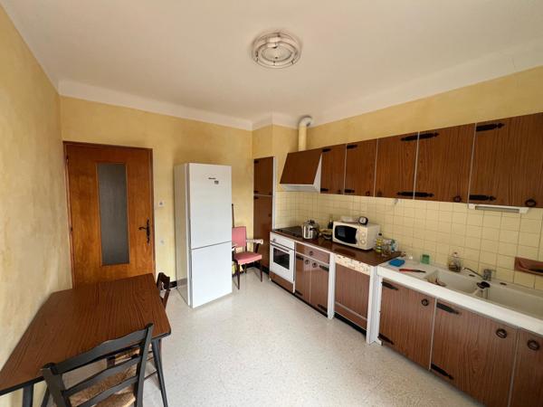 Appartement en plein centre de Forcalquier avec grande terrasse