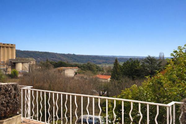 Appartement en plein centre de Forcalquier avec grande terrasse