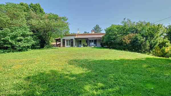 A vendre Maison 135m² à Nérac 4 Chambres , sous sol total et grand jardin clôturé