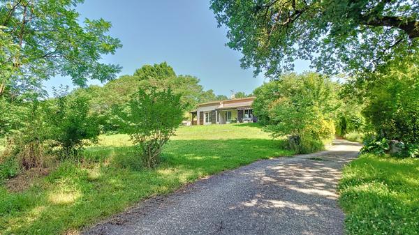 A vendre Maison 135m² à Nérac 4 Chambres , sous sol total et grand jardin clôturé