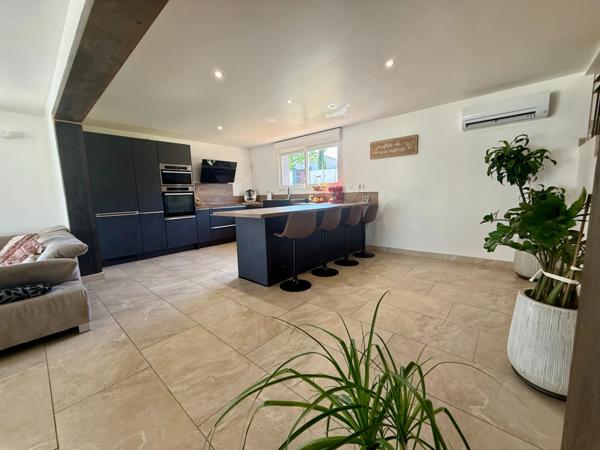 Maison à vendre 9 pièces VILLEMOUSTAUSSOU (11)194m2 habitable, 5 chambres, terrain 1858m2 piscine