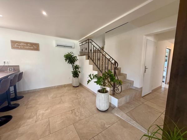 Maison à vendre 9 pièces VILLEMOUSTAUSSOU (11)194m2 habitable, 5 chambres, terrain 1858m2 piscine