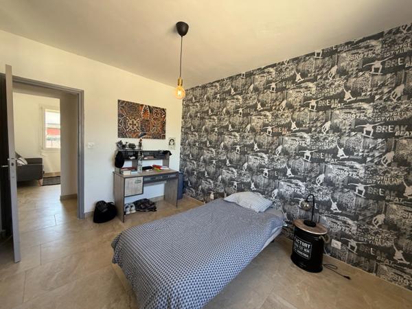 Maison à vendre 9 pièces VILLEMOUSTAUSSOU (11)194m2 habitable, 5 chambres, terrain 1858m2 piscine