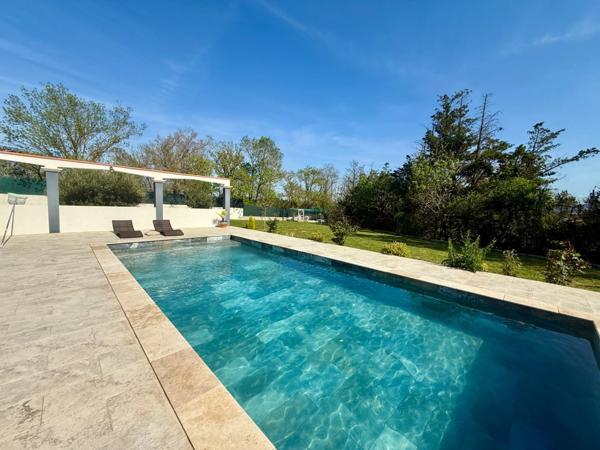 Maison à vendre 9 pièces VILLEMOUSTAUSSOU (11)194m2 habitable, 5 chambres, terrain 1858m2 piscine