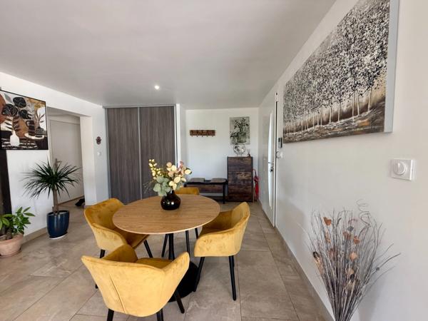 Maison à vendre 9 pièces VILLEMOUSTAUSSOU (11)194m2 habitable, 5 chambres, terrain 1858m2 piscine