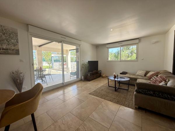 Maison à vendre 9 pièces VILLEMOUSTAUSSOU (11)194m2 habitable, 5 chambres, terrain 1858m2 piscine