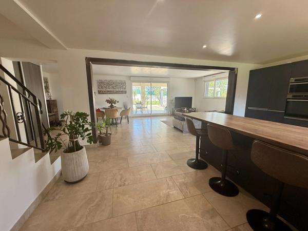 Maison à vendre 9 pièces VILLEMOUSTAUSSOU (11)194m2 habitable, 5 chambres, terrain 1858m2 piscine