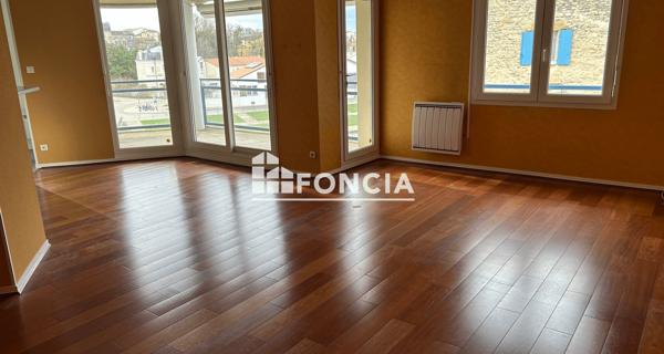 Location Appartement 3 pièces 82.83 m² - Niort 79000