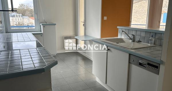 Location Appartement 3 pièces 82.83 m² - Niort 79000