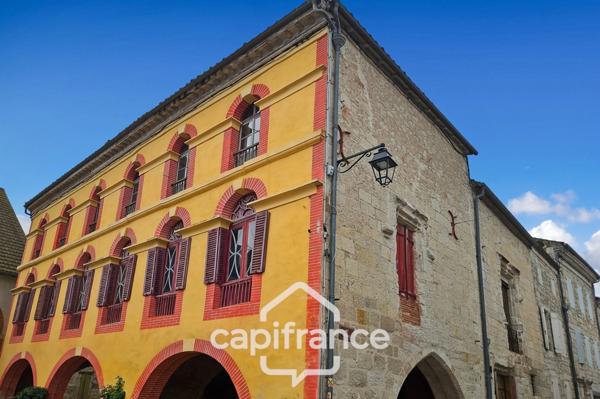 Ancien hôtel particulier de 7 Chambres avec terrasse toit, jardin, salle de cinéma, salle de théâtre, divers salons