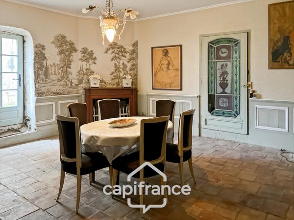 Ancien hôtel particulier de 7 Chambres avec terrasse toit, jardin, salle de cinéma, salle de théâtre, divers salons