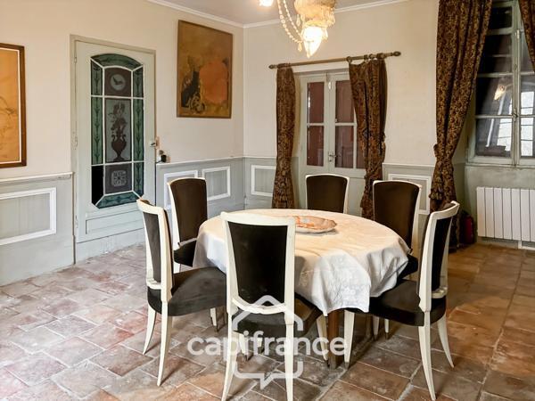 Ancien hôtel particulier de 7 Chambres avec terrasse toit, jardin, salle de cinéma, salle de théâtre, divers salons