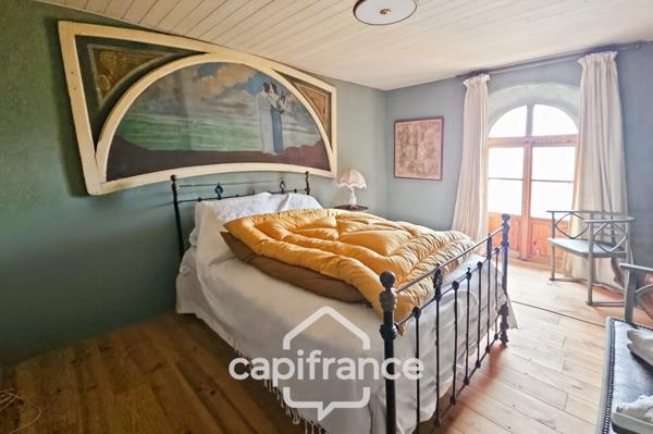 Ancien hôtel particulier de 7 Chambres avec terrasse toit, jardin, salle de cinéma, salle de théâtre, divers salons