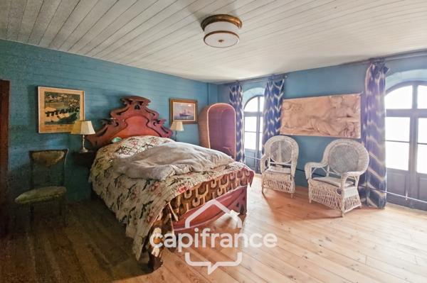 Ancien hôtel particulier de 7 Chambres avec terrasse toit, jardin, salle de cinéma, salle de théâtre, divers salons