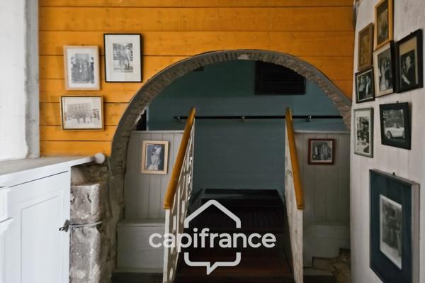 Ancien hôtel particulier de 7 Chambres avec terrasse toit, jardin, salle de cinéma, salle de théâtre, divers salons