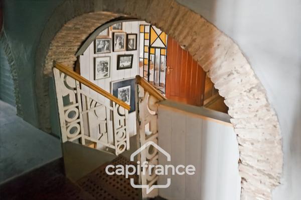 Ancien hôtel particulier de 7 Chambres avec terrasse toit, jardin, salle de cinéma, salle de théâtre, divers salons